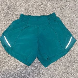 Lululemon Athletica Blue Lagoon Hotty Hot Low Rise shorts ‘4 Size 0